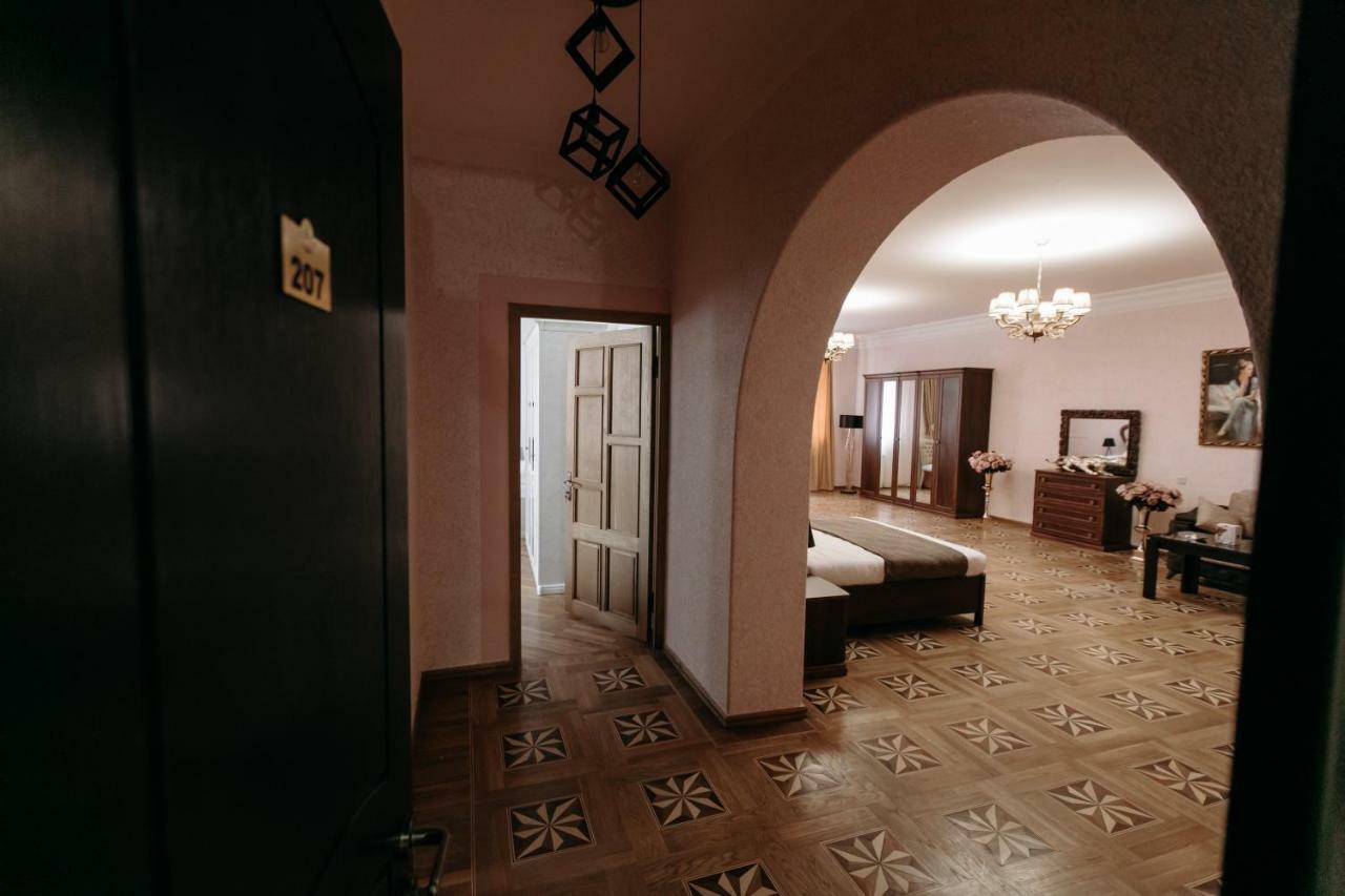 Castle Family Hotel Jerevan Eksteriør bilde