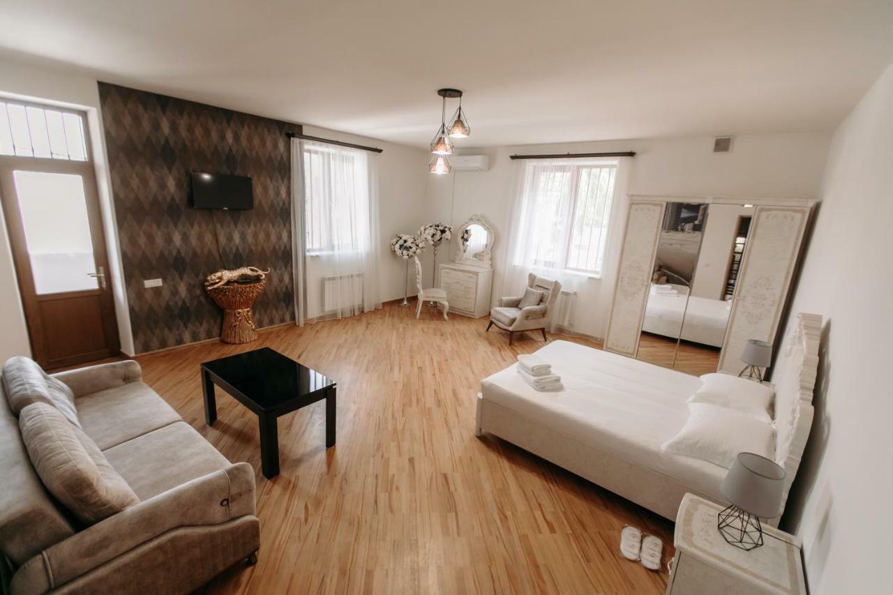 Castle Family Hotel Jerevan Eksteriør bilde