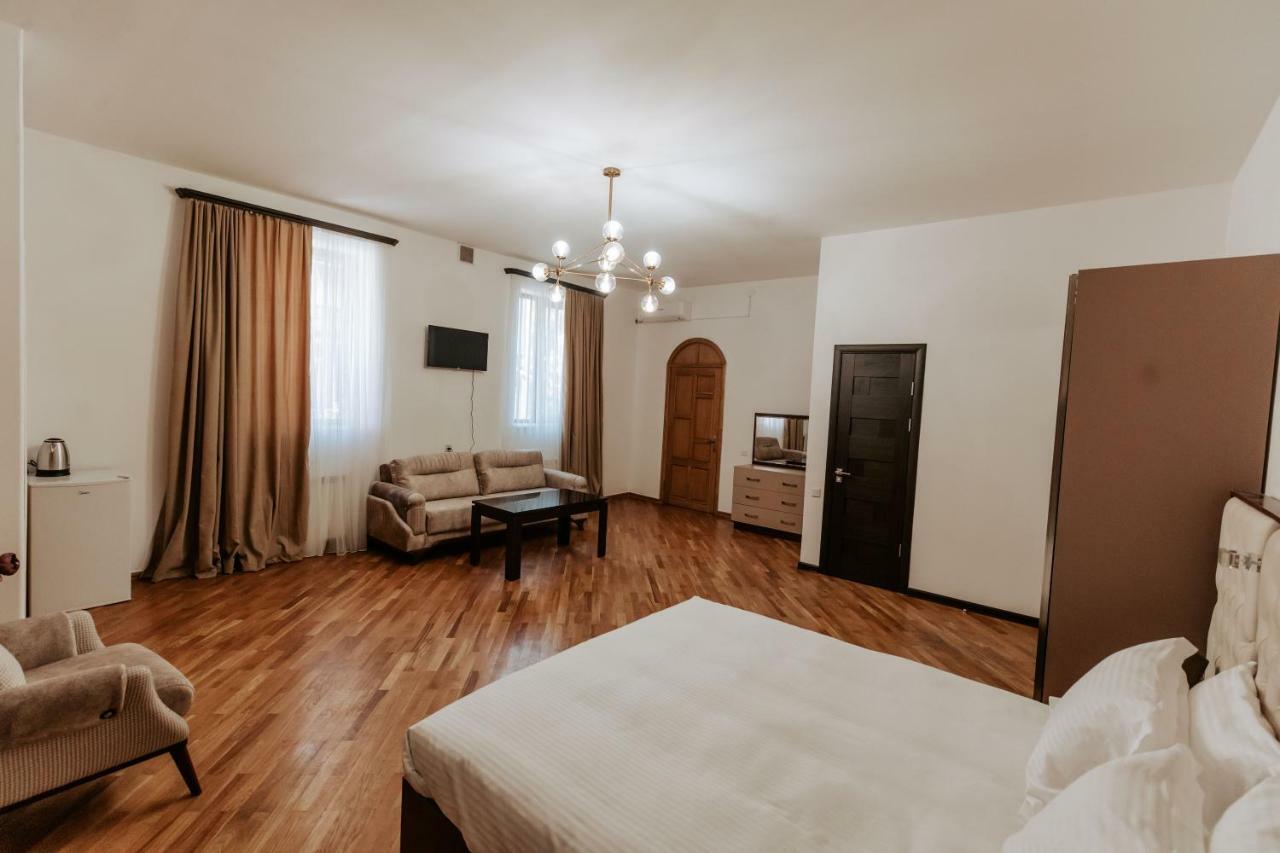 Castle Family Hotel Jerevan Eksteriør bilde